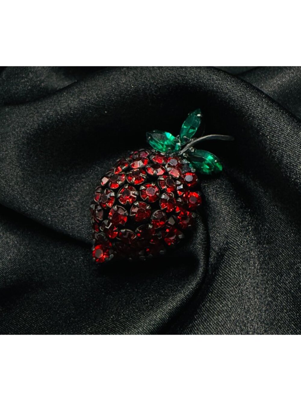 Vintage Warner 1950s-1960s Strawberry Rhinestone Brooch Pin Red & Green Crystal